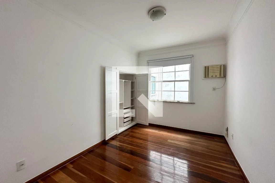 Apartamento com 4 quartos e sala de estar, 3 banheiros — photo 15
