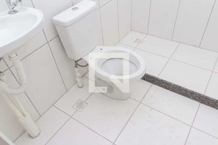 Unfurnished 2-bedroom apartment with 45 m² and wood floors — photo 29