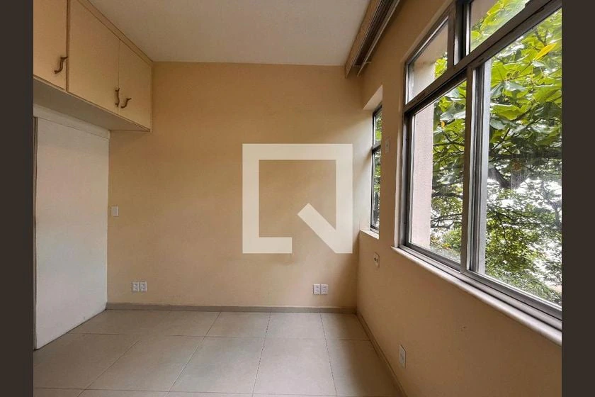 2-bedroom apartment in a building with a gym — photo 15