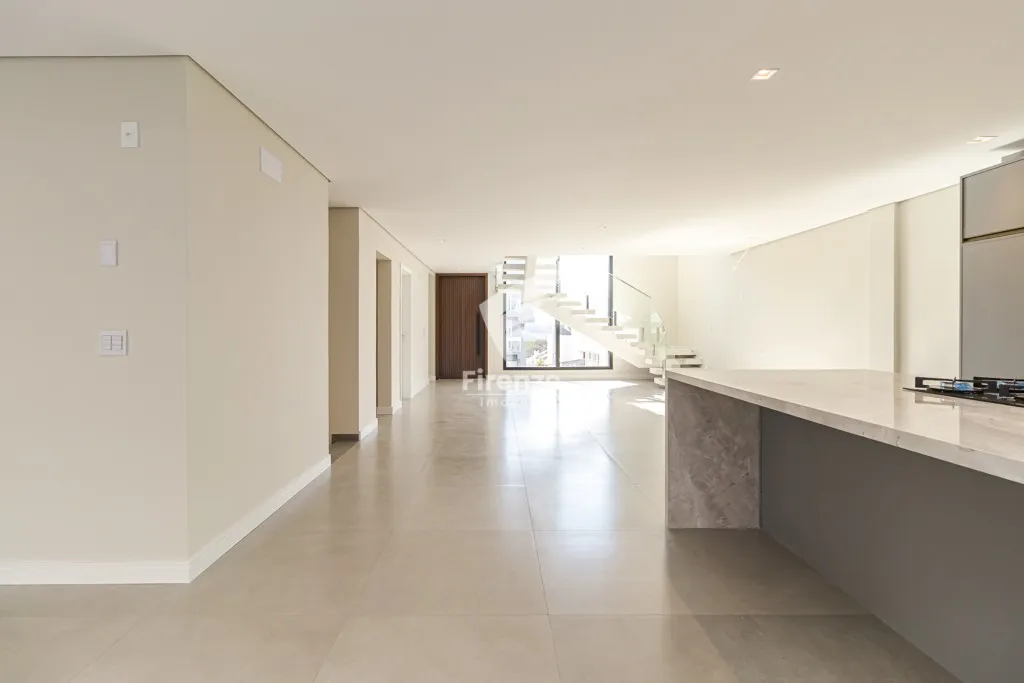 Furnished house with 4 bedrooms and 320 m² — photo 33