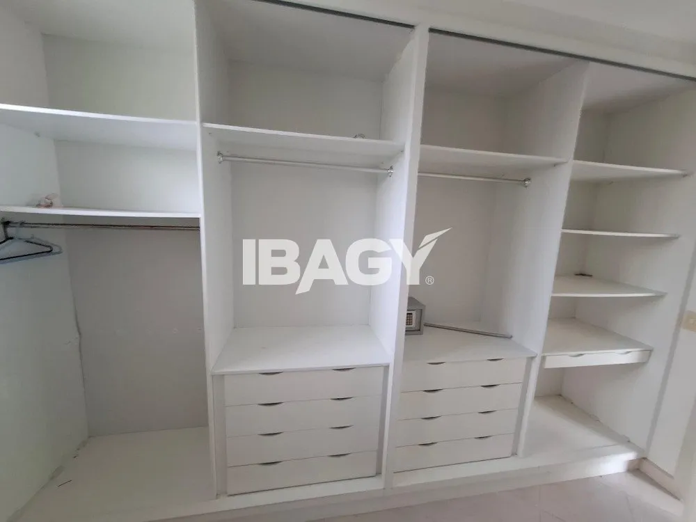 4-bedroom house with 3 suites and 400 m² total area — photo 27
