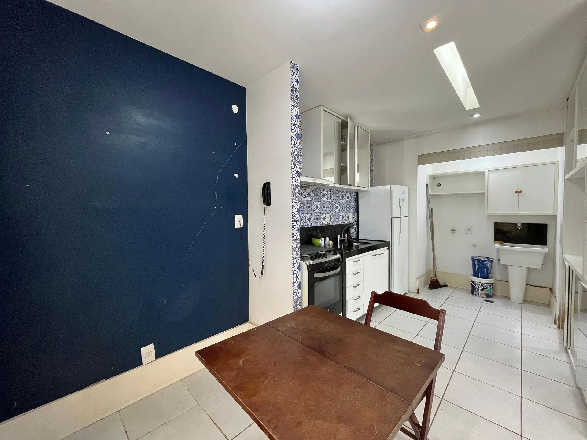 One-bedroom apartment with a washing machine — photo 18