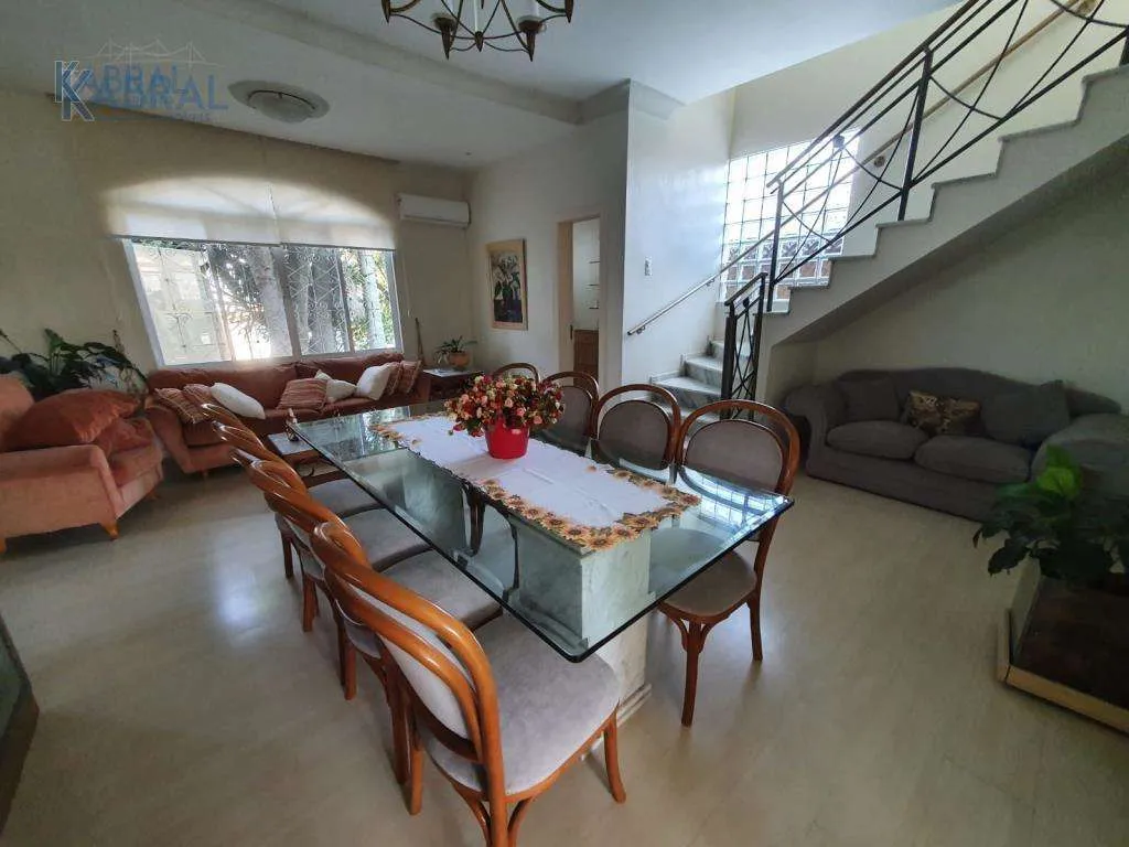 House with open-plan kitchen and private garden — photo 13