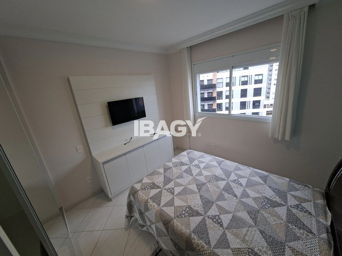 3-bedroom apartment with a bathtub in Florianópolis — photo 9