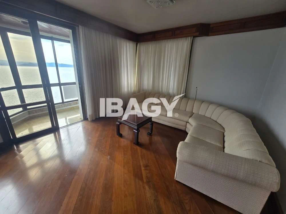 512 m² unfurnished apartment with a fully glazed balcony — photo 5