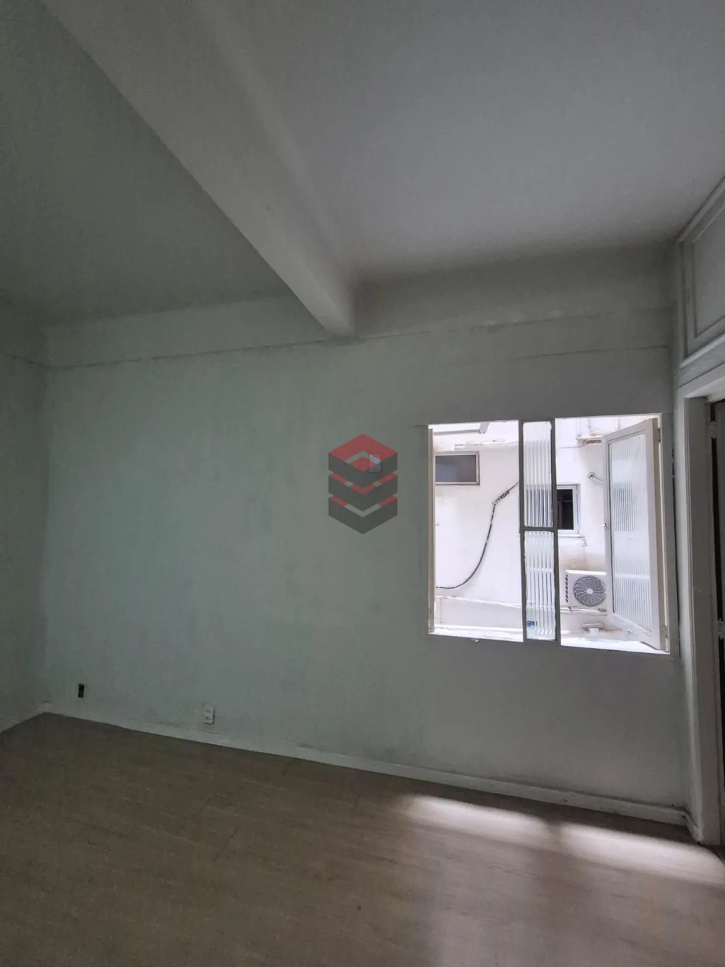 Wood or laminate floors in a one-bedroom apartment, 37 m² — photo 10