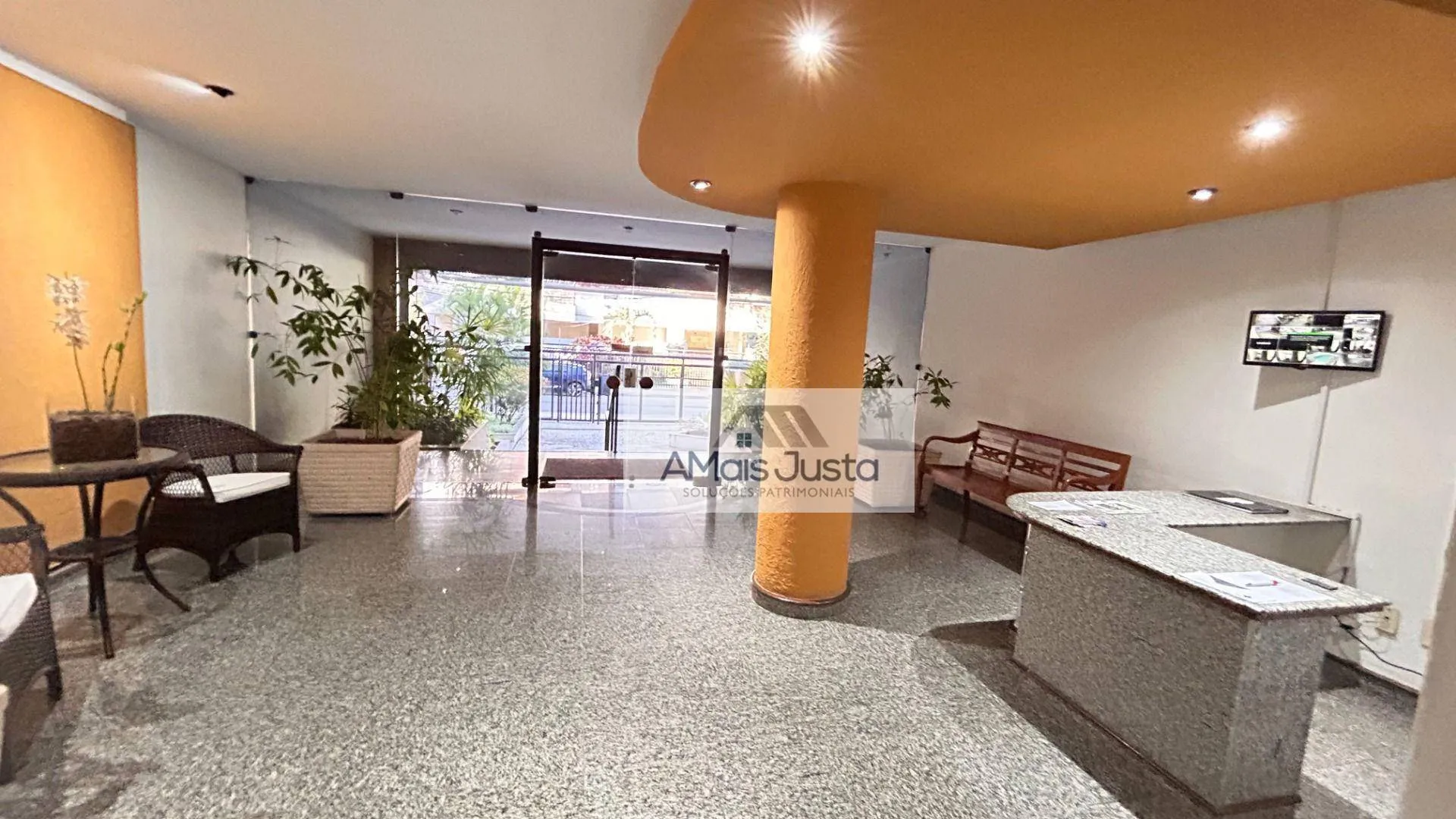 4-bedroom apartment in a building with a pool — photo 59