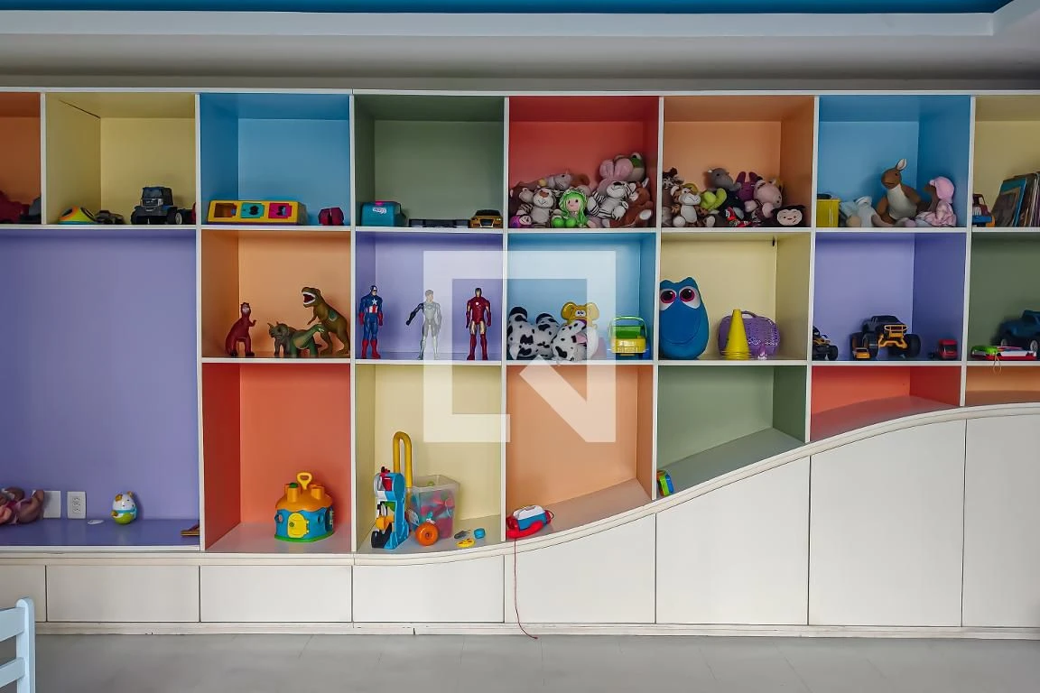 Walk-in closet in a 3-bedroom apartment, 130 m² — photo 56