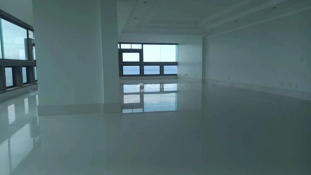 4-bedroom 315 m² apartment with separate kitchen — photo 23