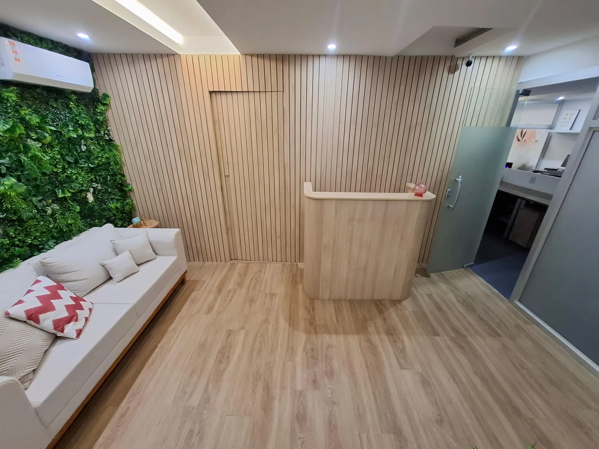 Furnished 2-bedroom apartment with 2 bathrooms — photo 8