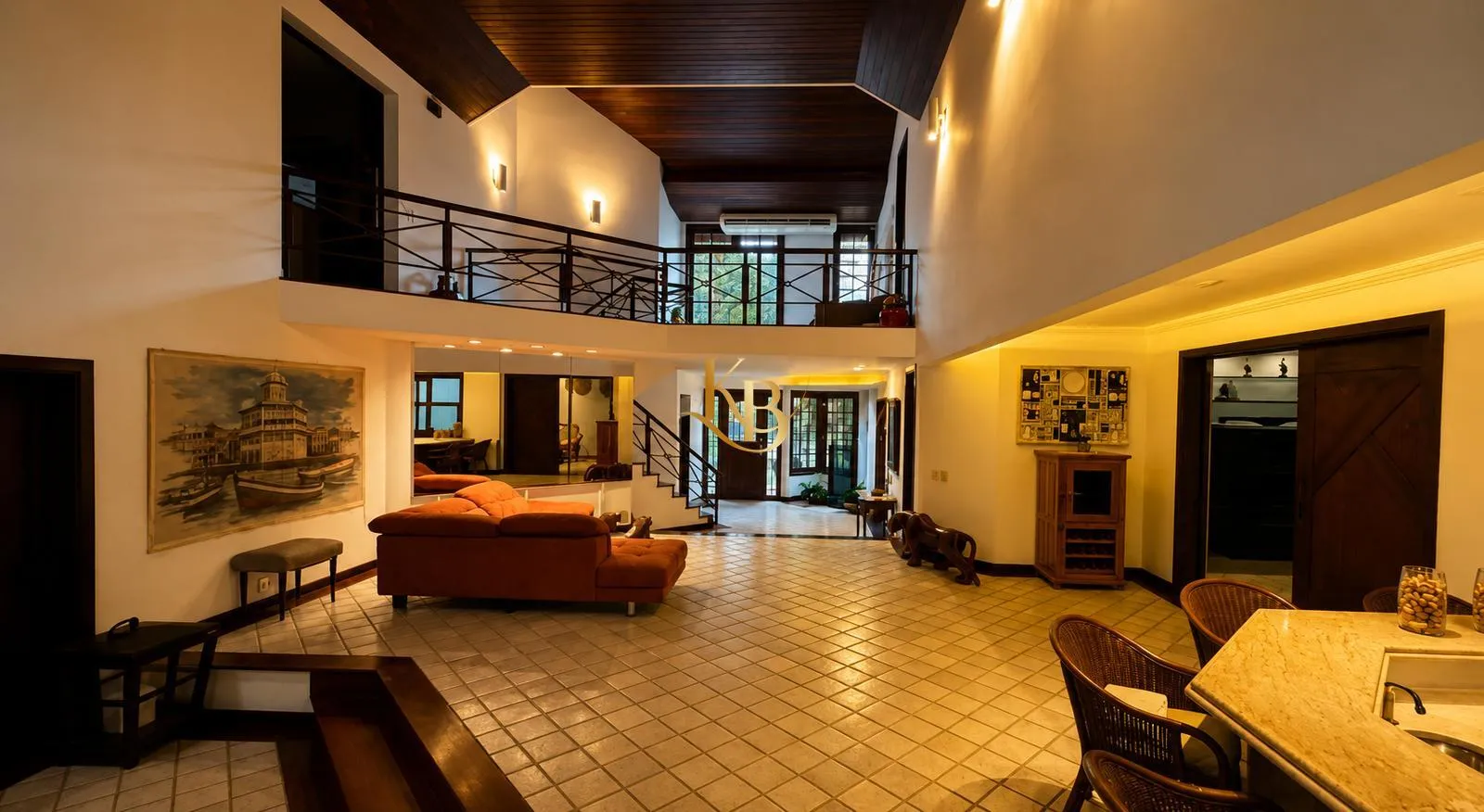 House with 5 bedrooms and a closed separate kitchen — photo 19