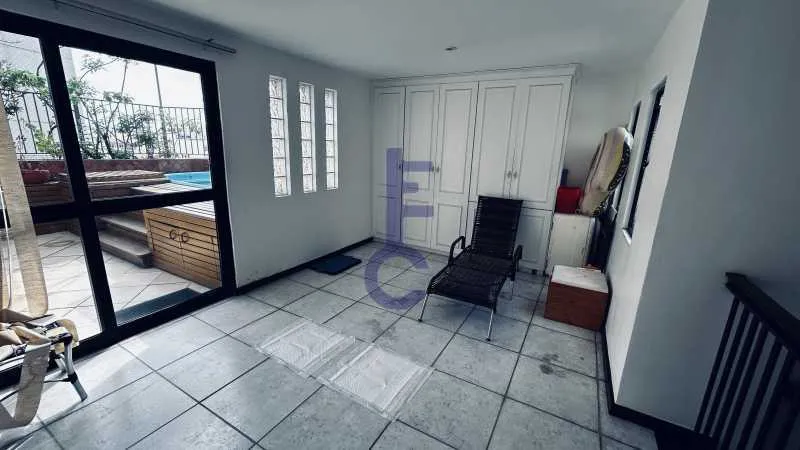 4-bedroom apartment with a grill on the balcony — photo 24