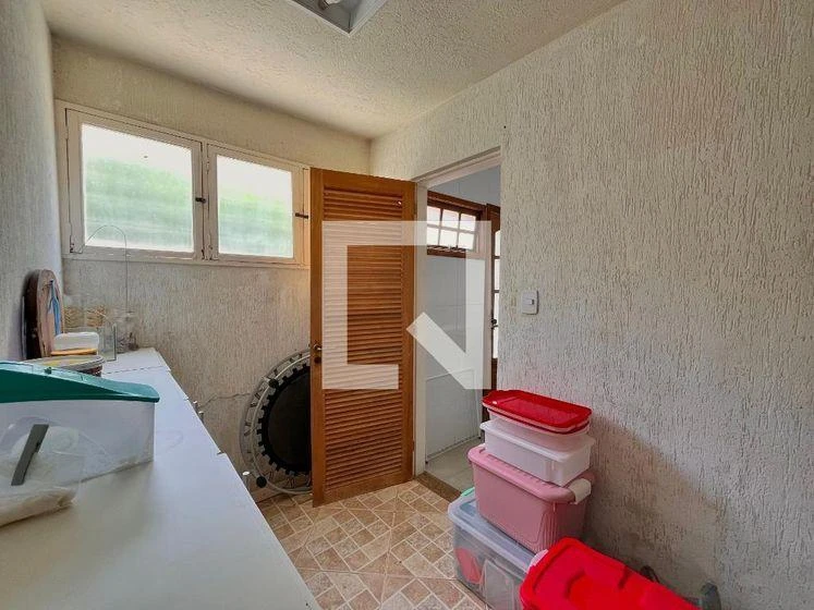 Furnished house, 350 m², with a glass-enclosed balcony — photo 50