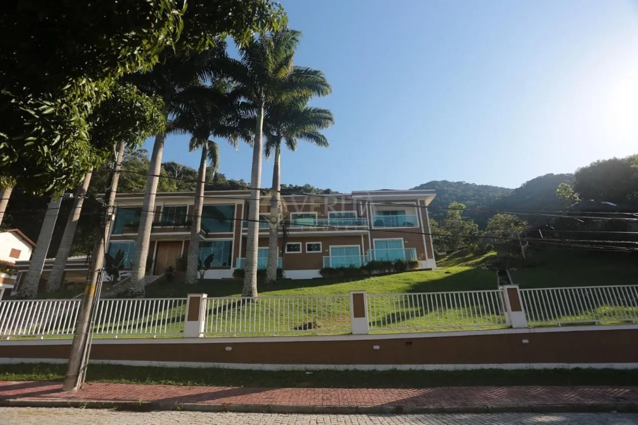 Furnished house with 5 bedrooms and 5 bathrooms, 3200 m² — photo 7