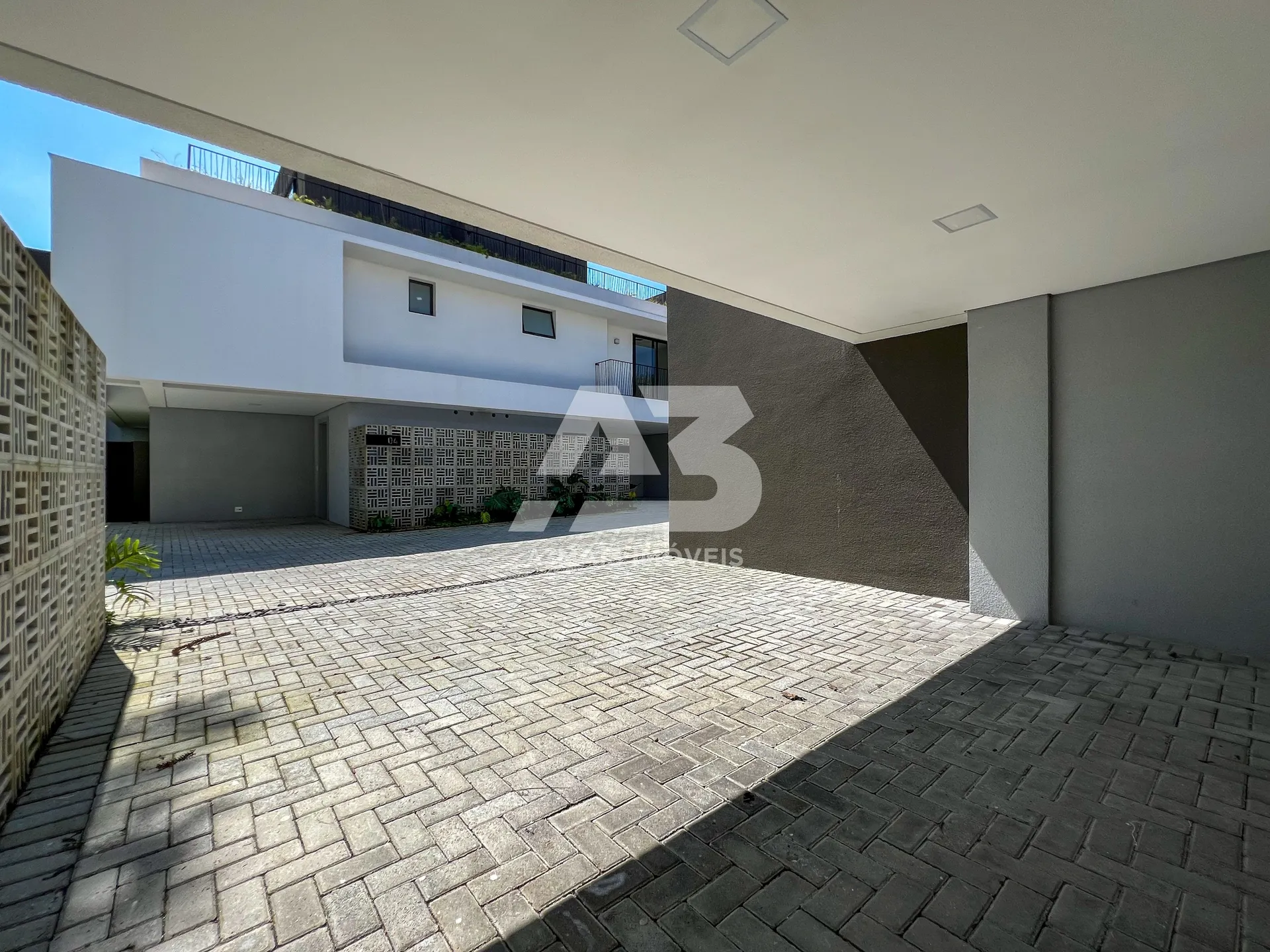 3-bedroom house with floor-to-ceiling windows in Curitiba — photo 8