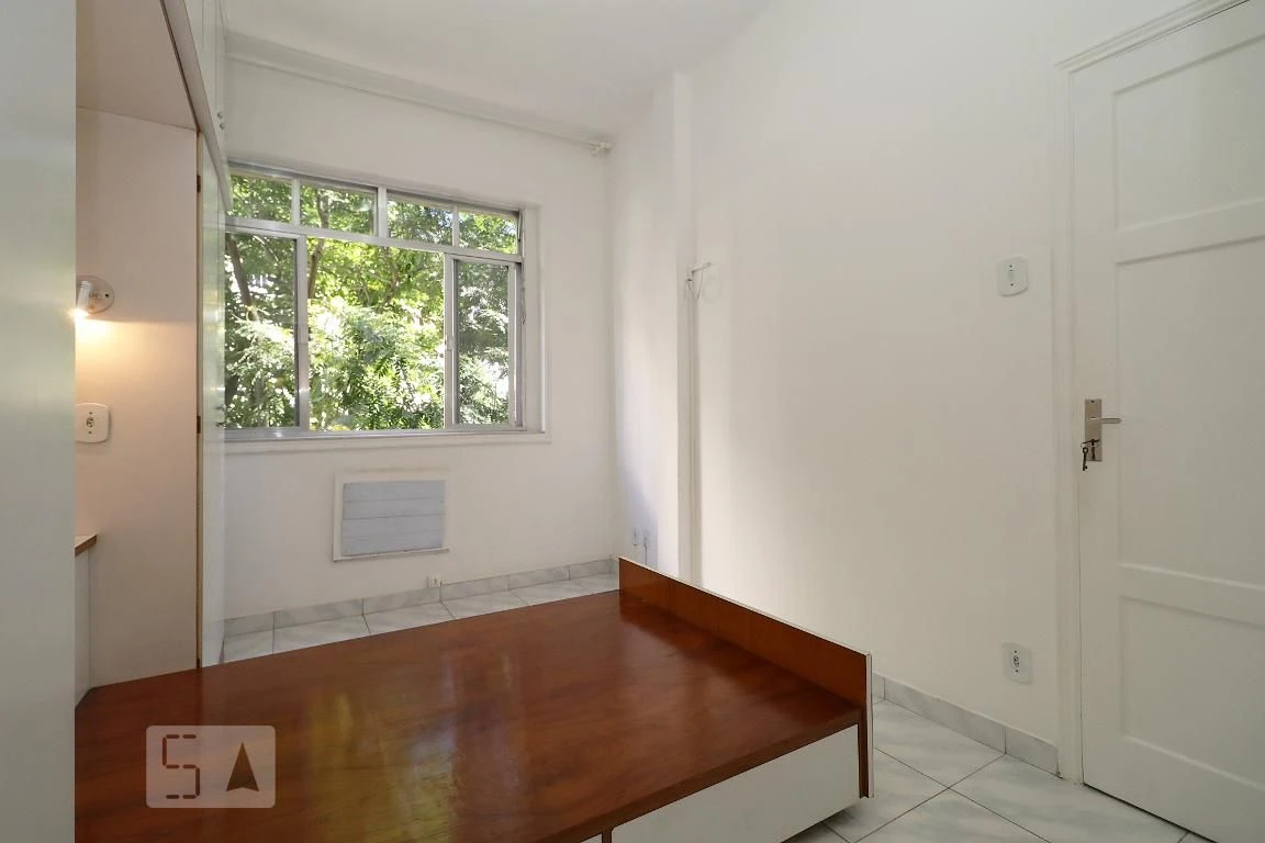 Apartamento de 1 quarto com piso de cerâmica e armários embutidos — photo 12