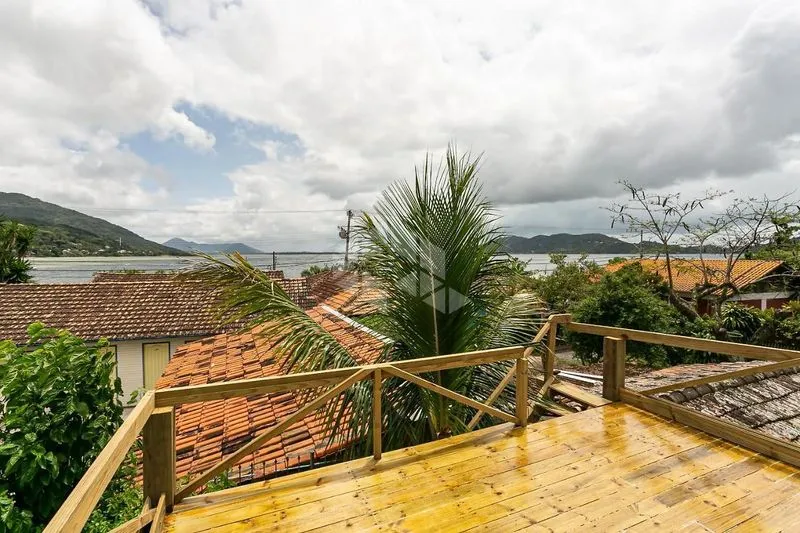 House with 7 bedrooms and 230 m², balcony and garden — photo 11
