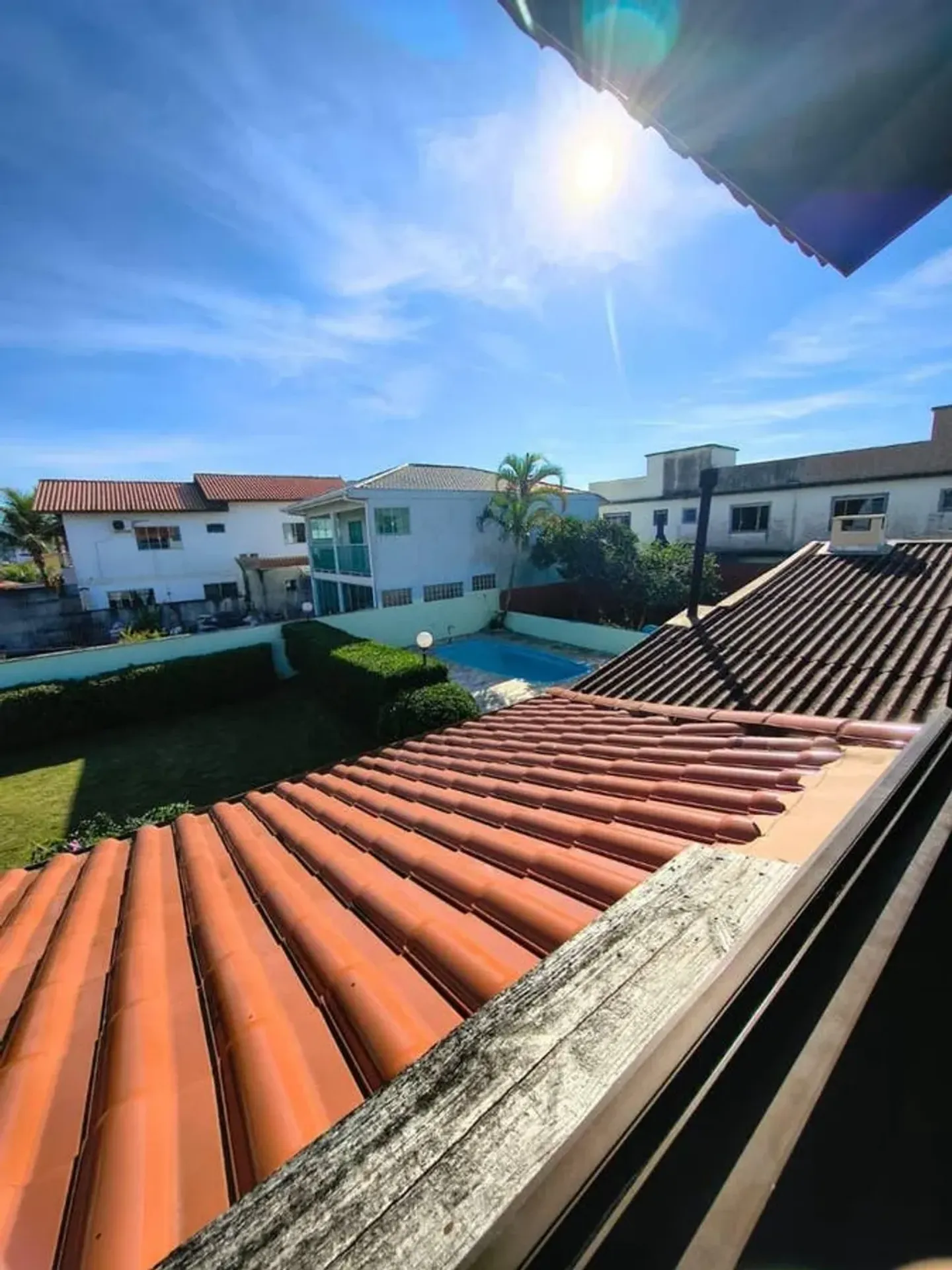 700 m² house with a bathtub and a grill on the balcony — photo 18