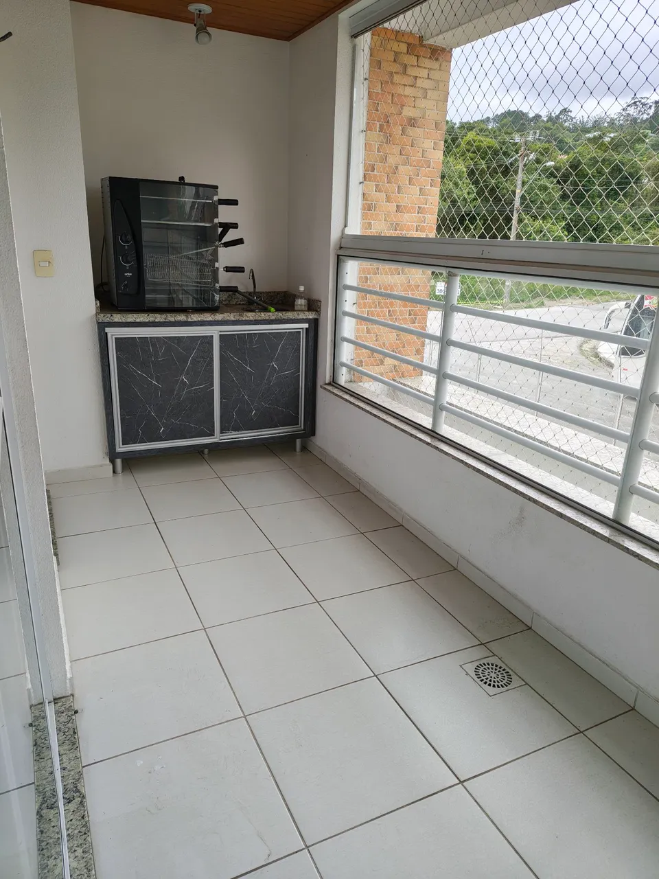 Glass-enclosed balcony in a 2-bedroom apartment, 83 m² — photo 7