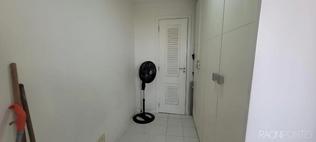 3-bedroom apartment with a water view in Rio de Janeiro — photo 27