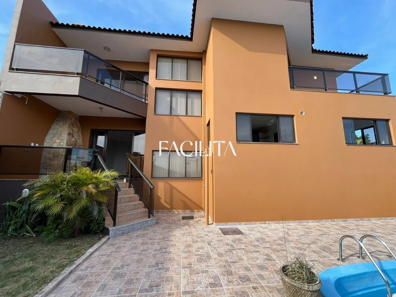 Furnished 456 m² house with 3 en-suite bedrooms and pool — photo 18