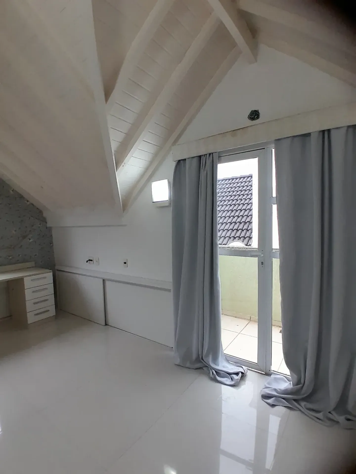 House with 4 en-suite bedrooms and 3 parking spots — photo 63