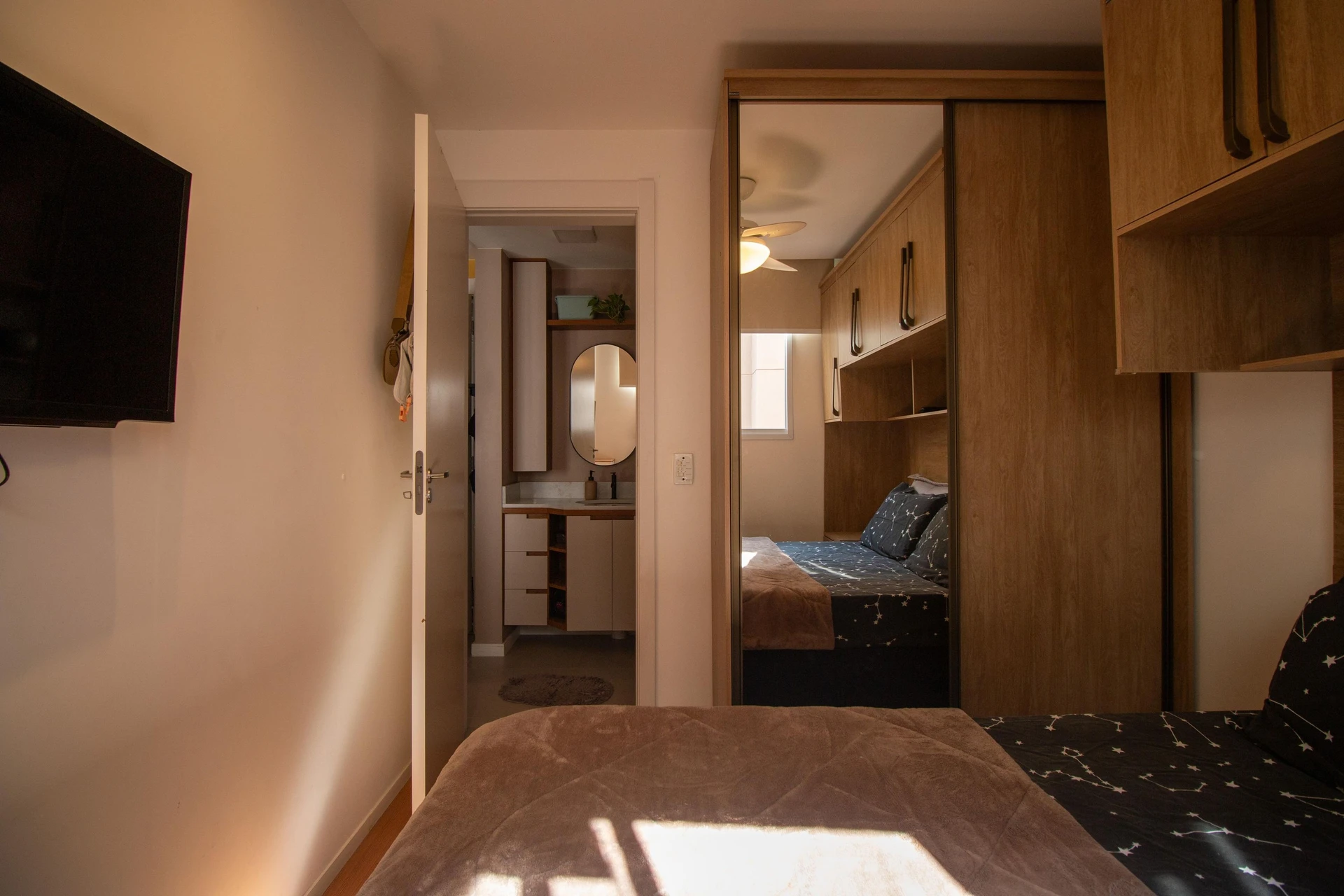 One-bedroom apartment in a building with a gym — photo 5