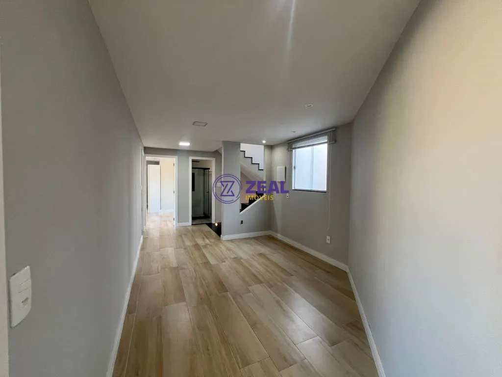 Casa de 280 m² com janelas do piso ao teto e varanda gourmet — photo 41