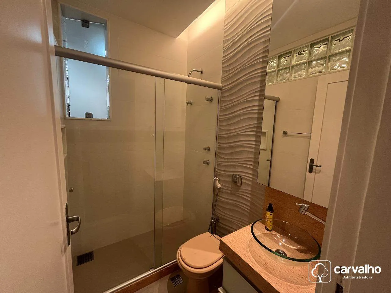 Bathtub in a 3-bedroom apartment, 173 m² — photo 23