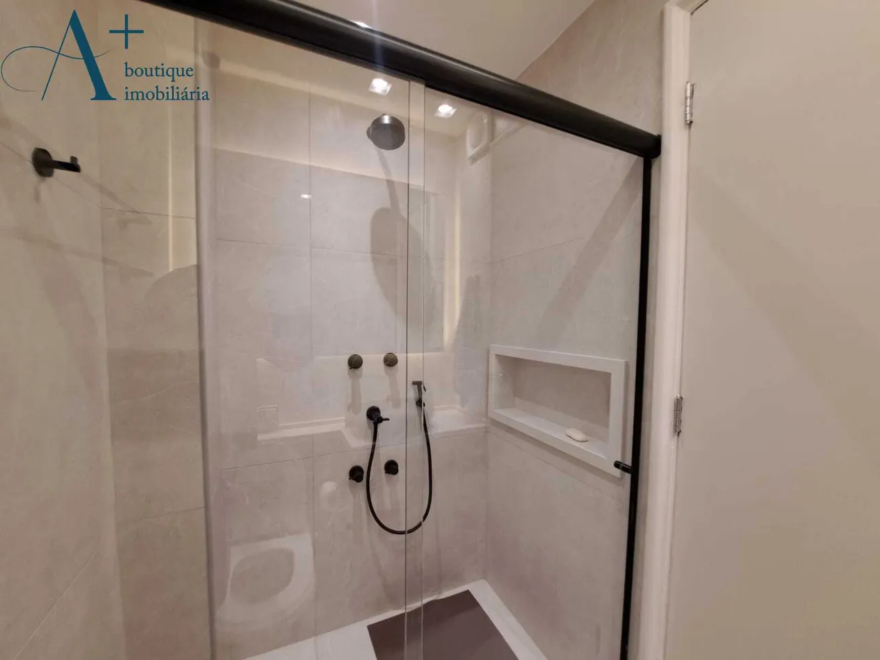 Apartamento de 160 m² con 4 dormitorios y pisos de madera — photo 11