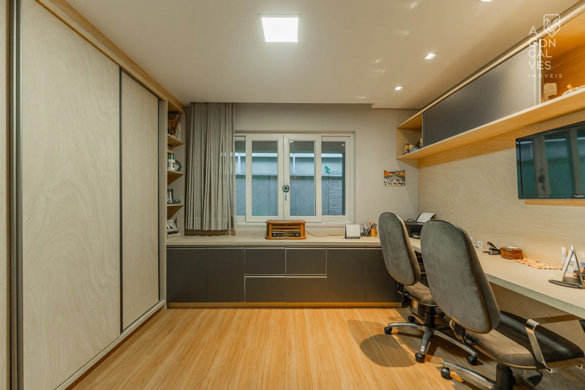 House with 3 bedrooms and an open-plan kitchen — photo 37