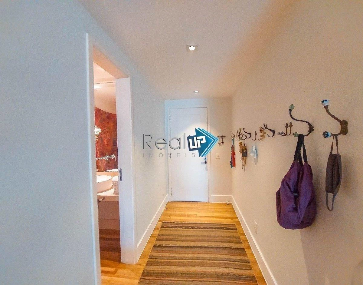 429 m² apartment with 5 bedrooms and 3 parking spots — photo 37