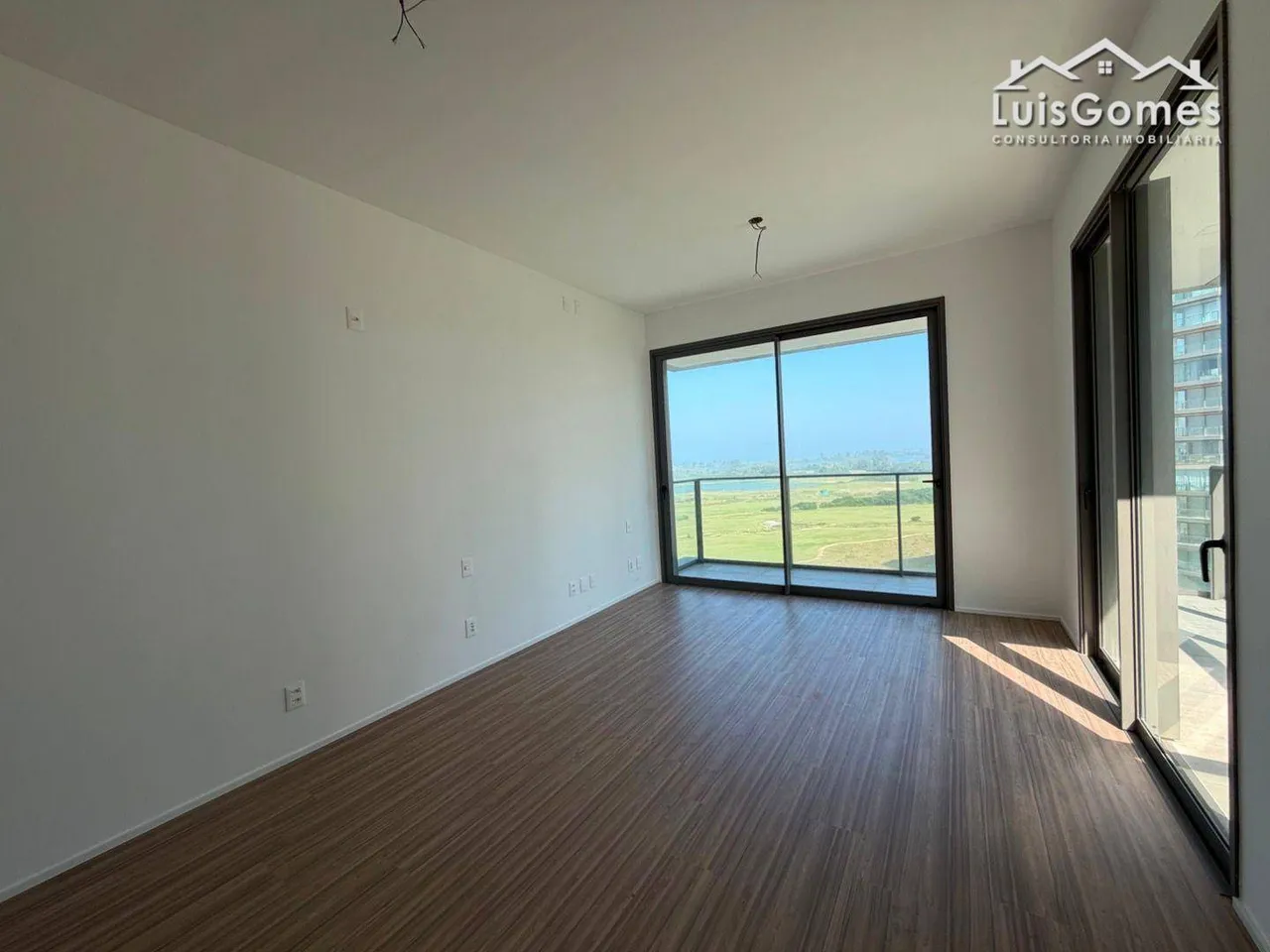 Apartment with 4 suites and a balcony view — photo 19