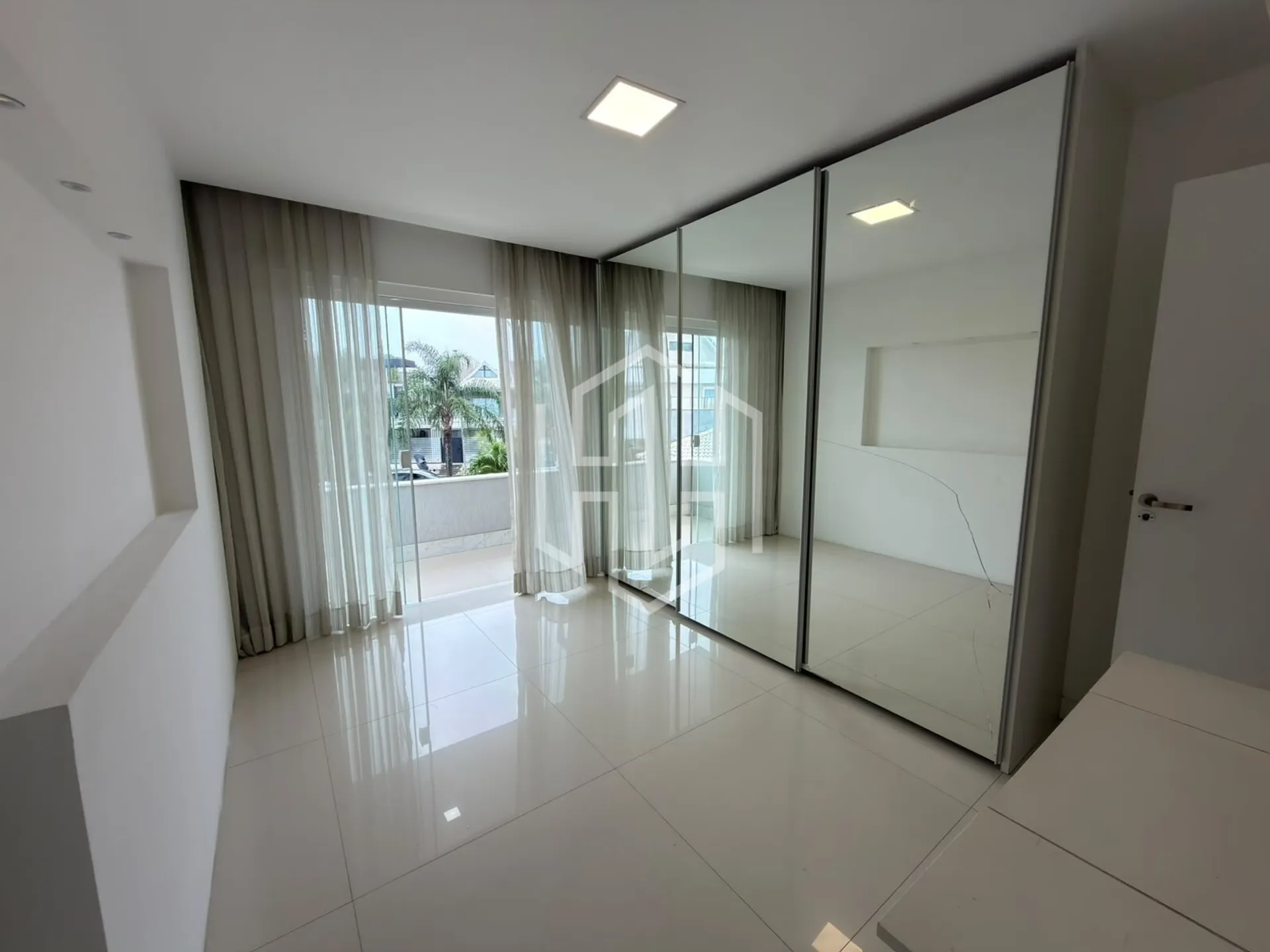 House, 220 m², with a grill on the balcony — photo 15