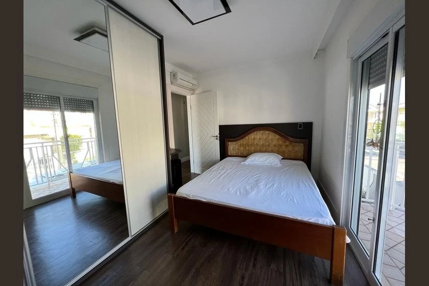 House with 3 bedrooms and 2 en-suite bathrooms — photo 7