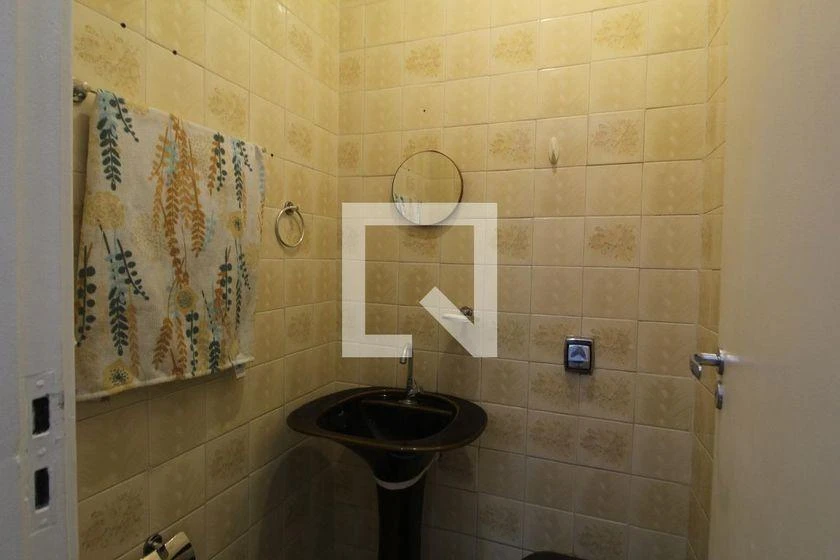 Casa de 3 dormitorios, 1 con baño propio, 545 m² — photo 44