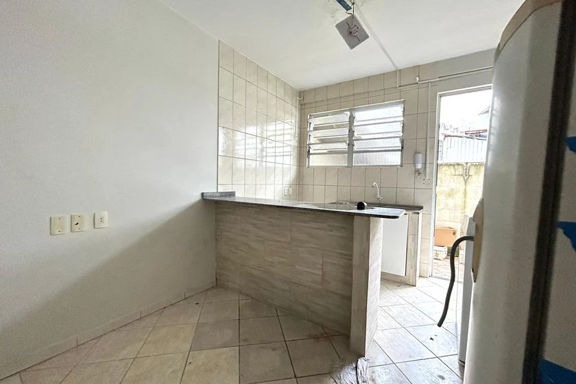 Single-bedroom house with a gas stove kitchenette — photo 3