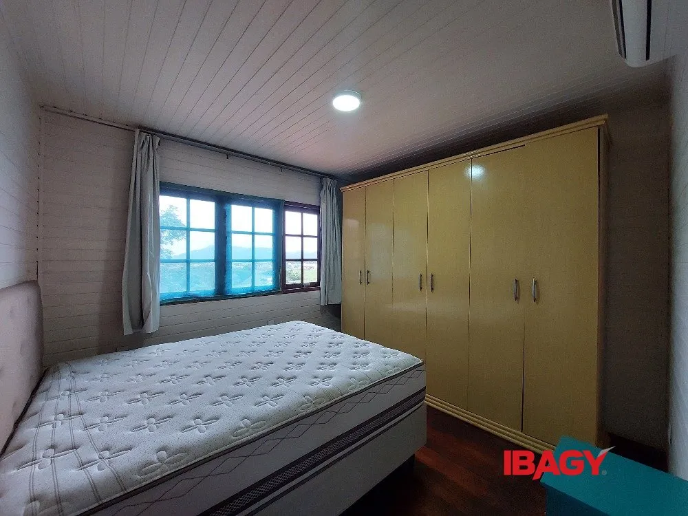 2-bedroom house with a mountain view in Florianópolis — photo 5