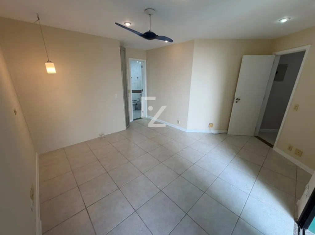 Duplex apartment on the 20th floor with city and water views — photo 39