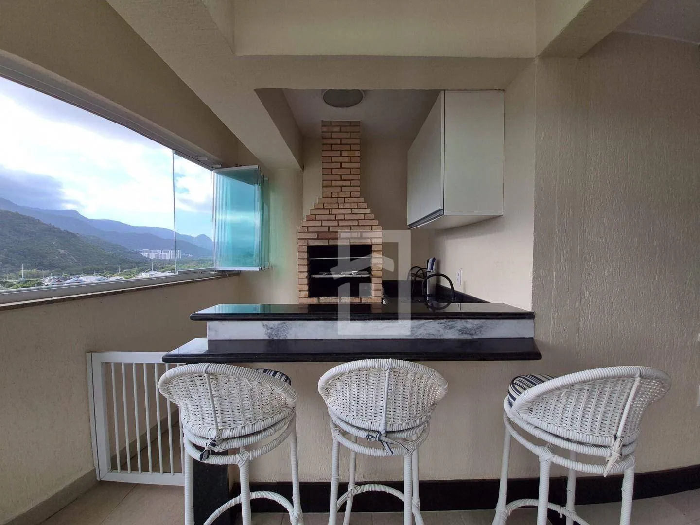Furnished 235 m² apartment with 4 bedrooms — photo 35