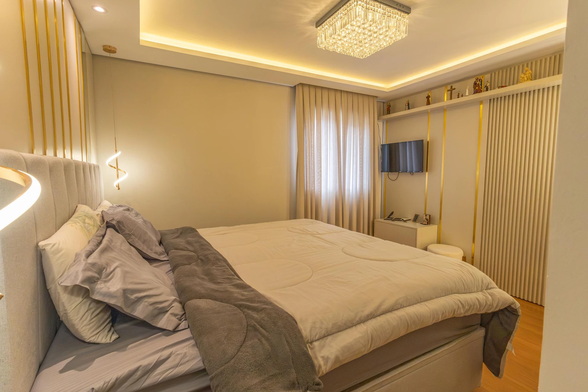 Bathtub in a 3-bedroom house, 180 m² — photo 25