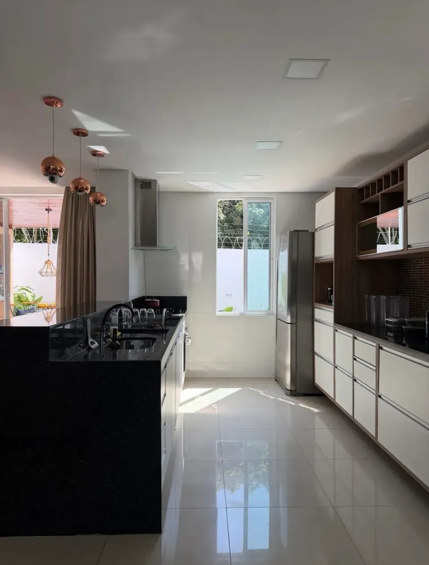 Furnished 3-bedroom house with private garden and parking — photo 3