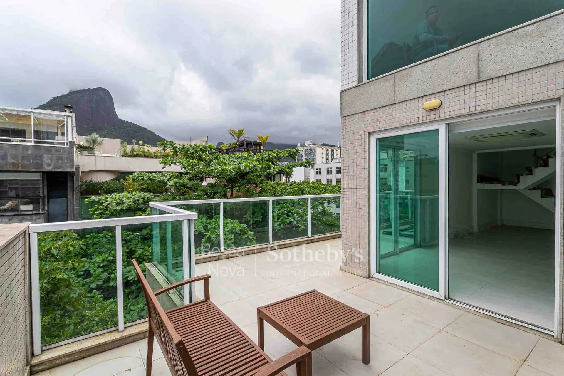 3-bedroom apartment with a private BBQ — photo 16