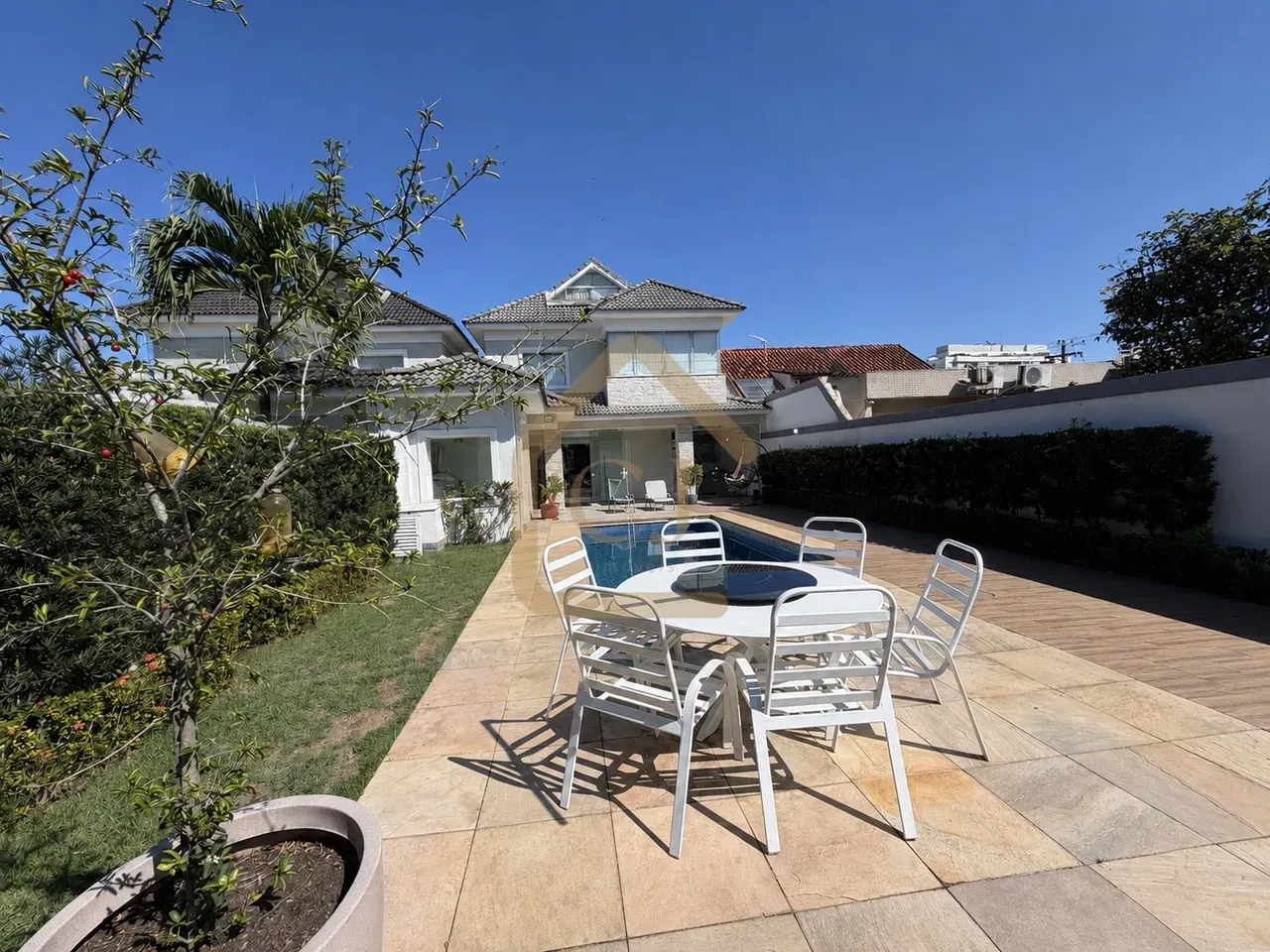 5-bedroom house with a private pool — photo 17