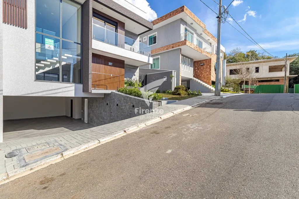 Furnished house with 4 bedrooms and 320 m² — photo 119