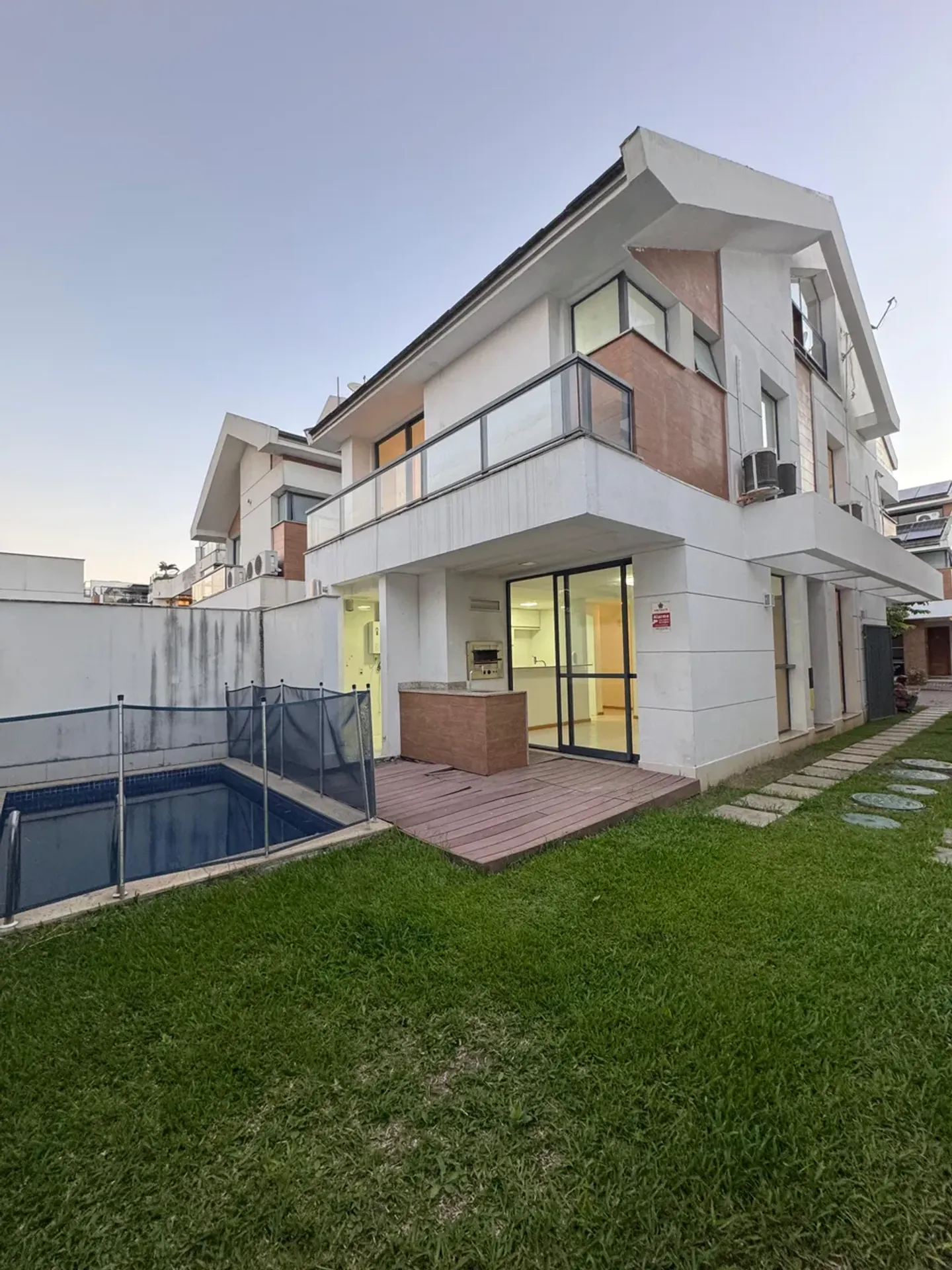 House with 4 bedrooms and 5 bathrooms, balcony grill — photo 22