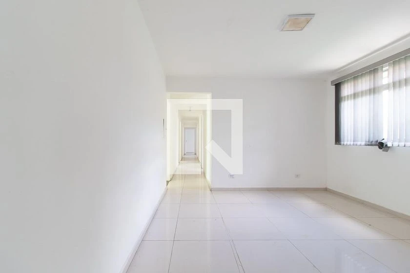 8-bedroom house with a private garden — photo 5