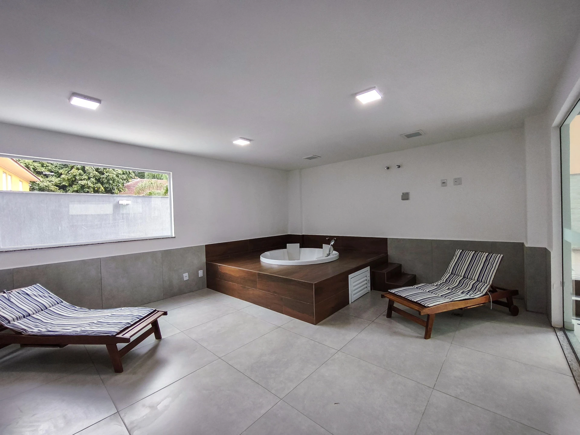 Furnished 2-bedroom apartment with private garden — photo 45