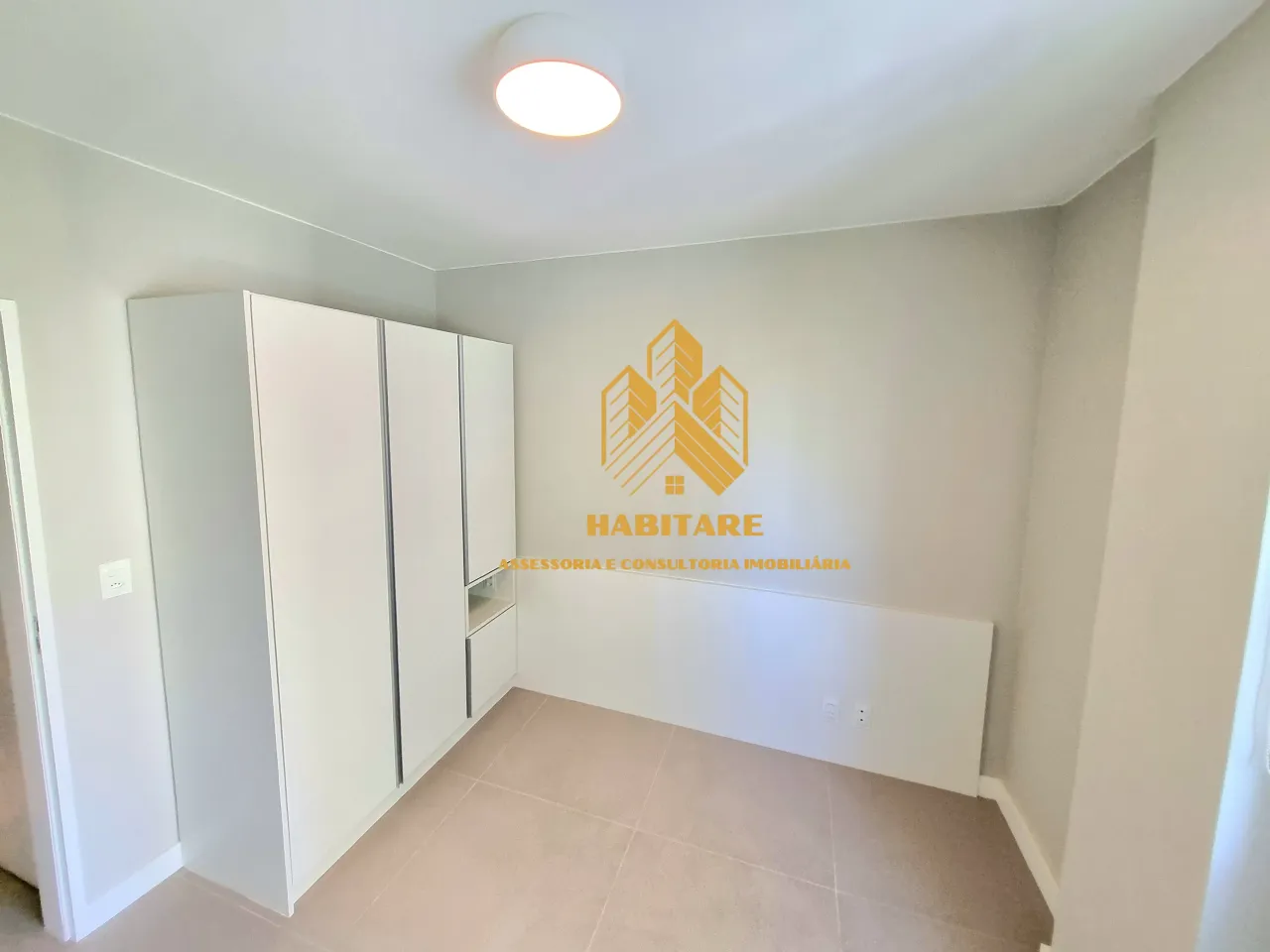 Квартира з 3 спальнями та 3 ванними з балконом і паркомісцем — photo 7