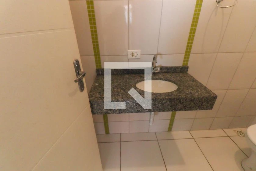 Unfurnished house with 3 bedrooms and private garden — photo 7